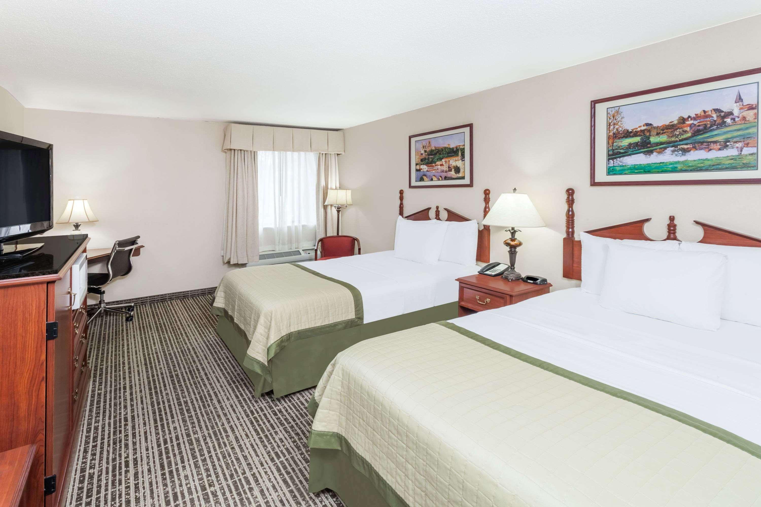Baymont By Wyndham Elkhart Hotel Buitenkant foto