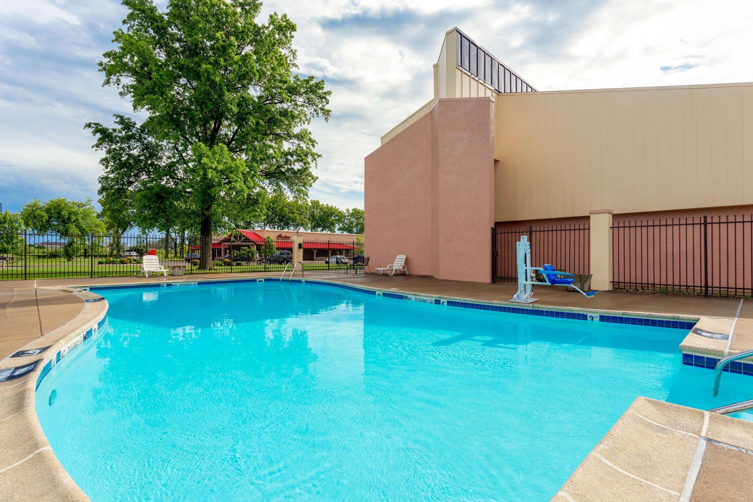 Baymont By Wyndham Elkhart Hotel Buitenkant foto