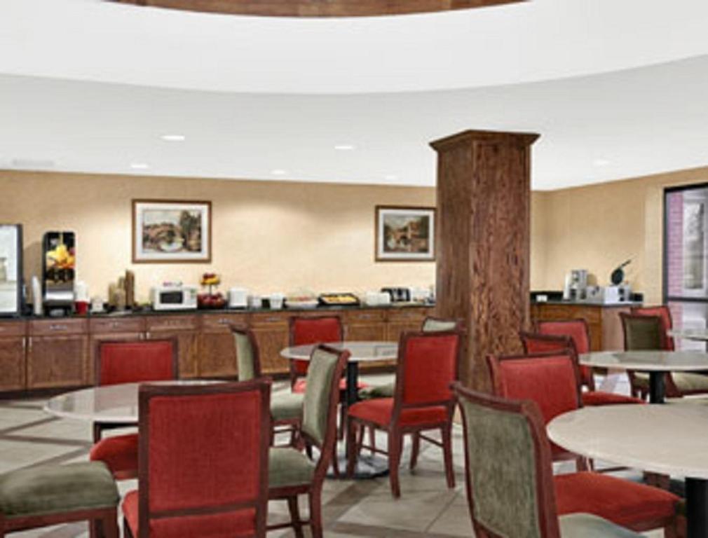 Baymont By Wyndham Elkhart Hotel Buitenkant foto