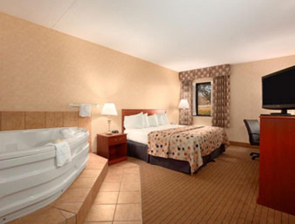 Baymont By Wyndham Elkhart Hotel Kamer foto